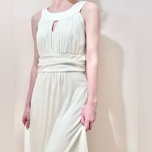 Enfocus Studio Cream Sleeveless Scoop Neck Gown size 8